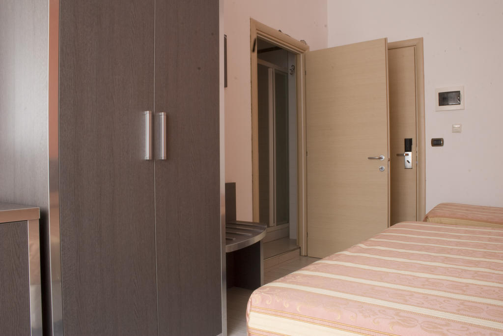 Hotel Renato Sesto San Giovanni Δωμάτιο φωτογραφία
