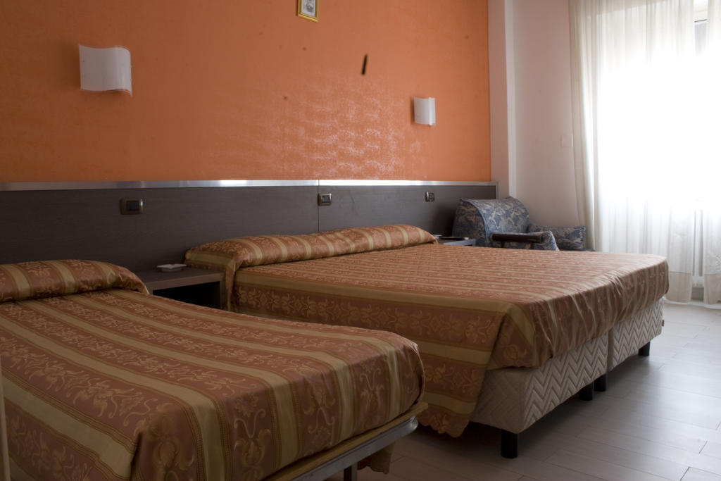Hotel Renato Sesto San Giovanni Δωμάτιο φωτογραφία