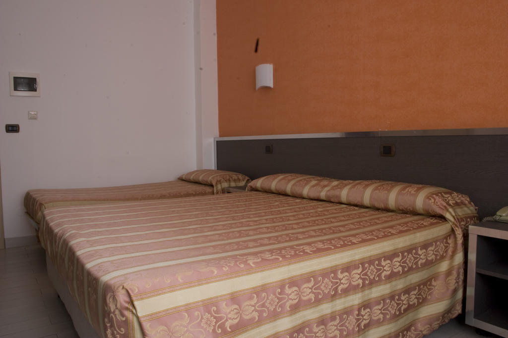 Hotel Renato Sesto San Giovanni Δωμάτιο φωτογραφία