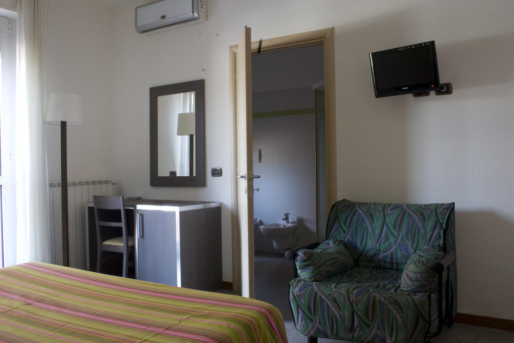 Hotel Renato Sesto San Giovanni Δωμάτιο φωτογραφία