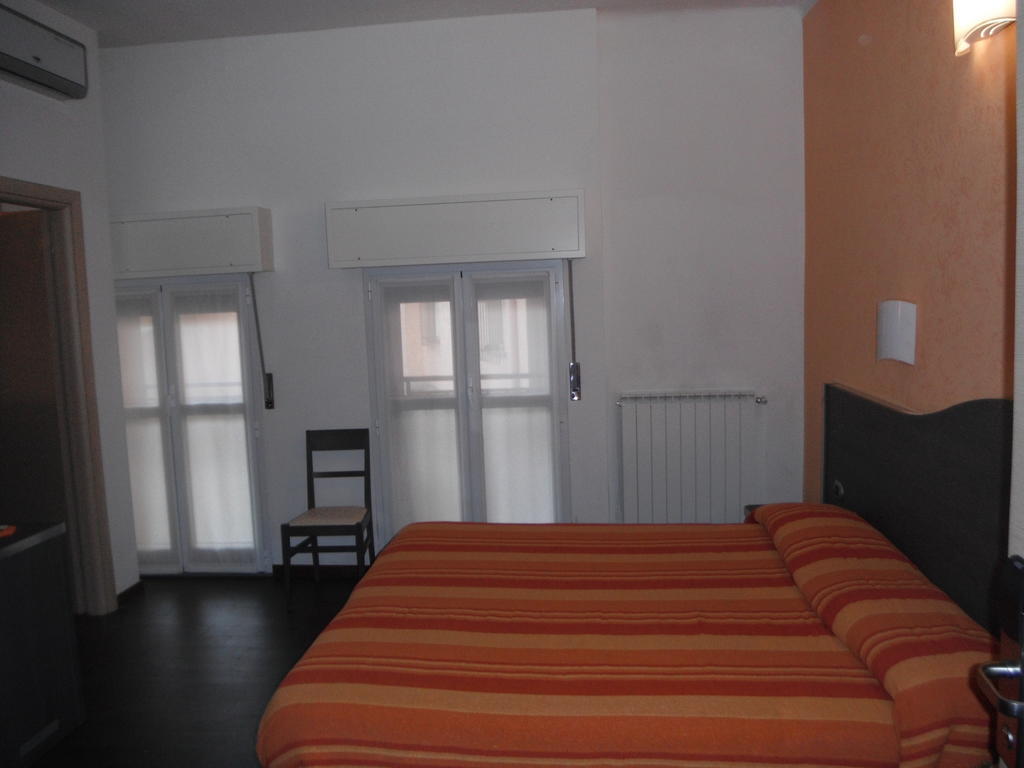 Hotel Renato Sesto San Giovanni Δωμάτιο φωτογραφία